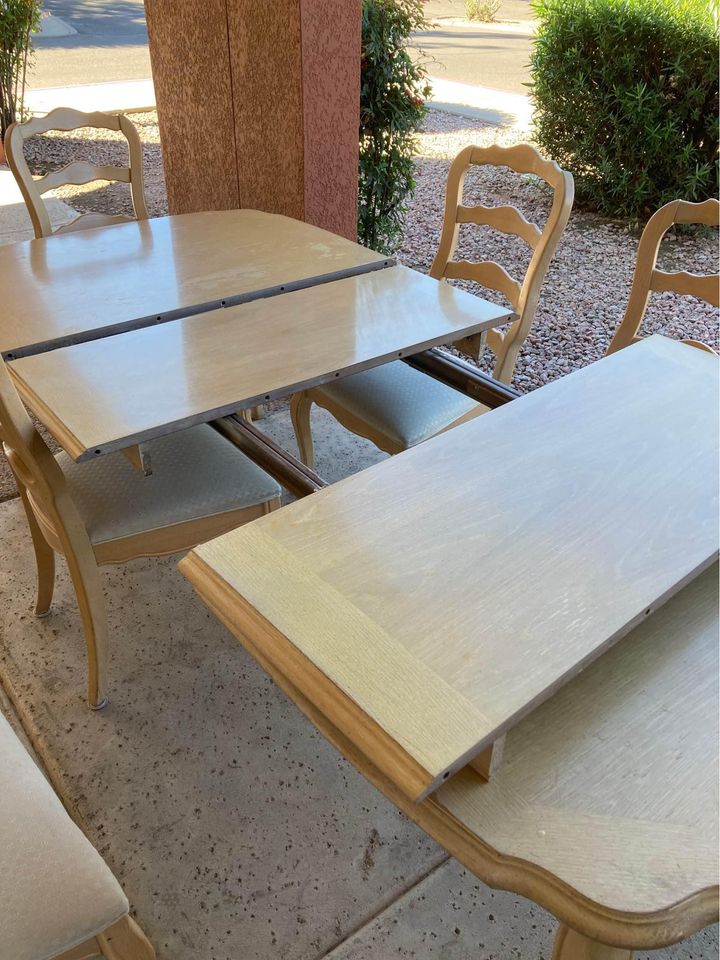 Extendable Dining Table Set with Two Leaves extensions