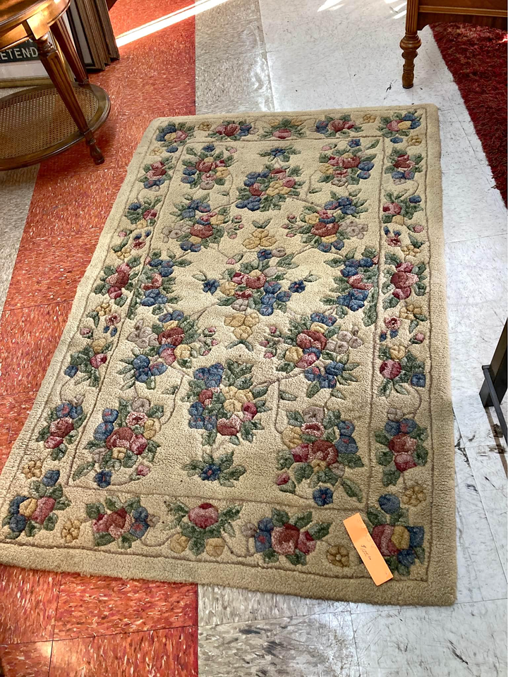 Hand Tufted Wool Rug with Floral Pattern