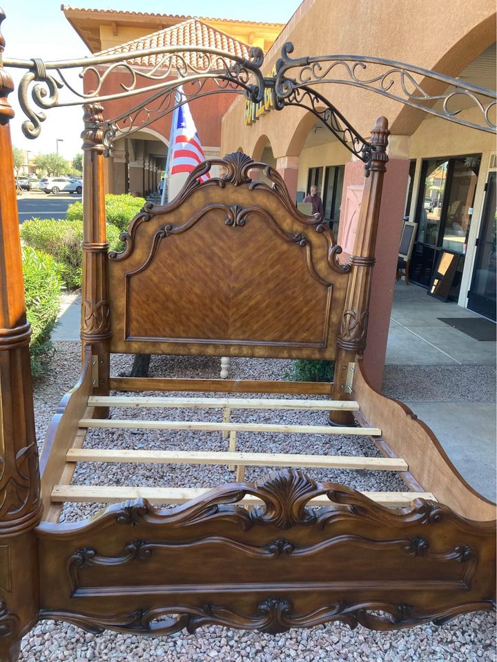 Large Clawfoot Canopy Bed
