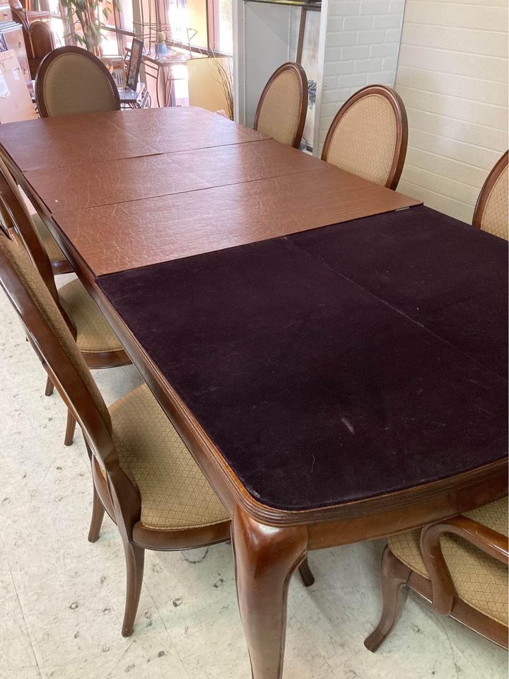 Long Extendable Dining Table and 8 Chairs pads