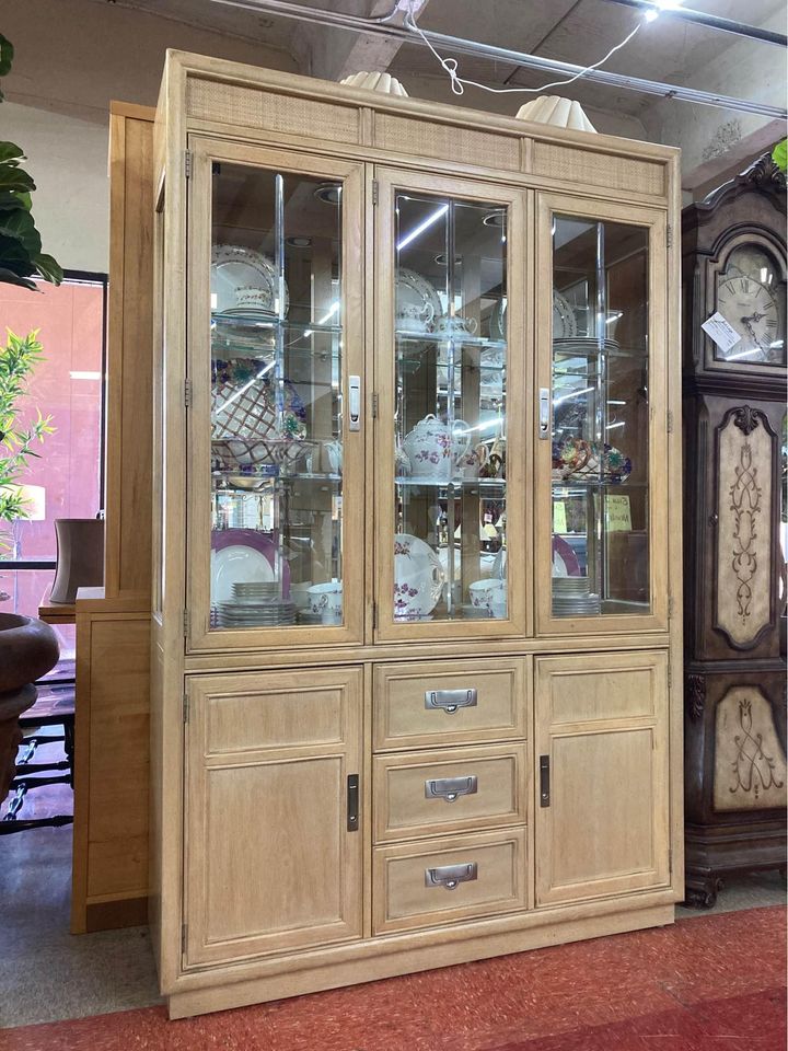 Good Quality Modern Used China Cabinet