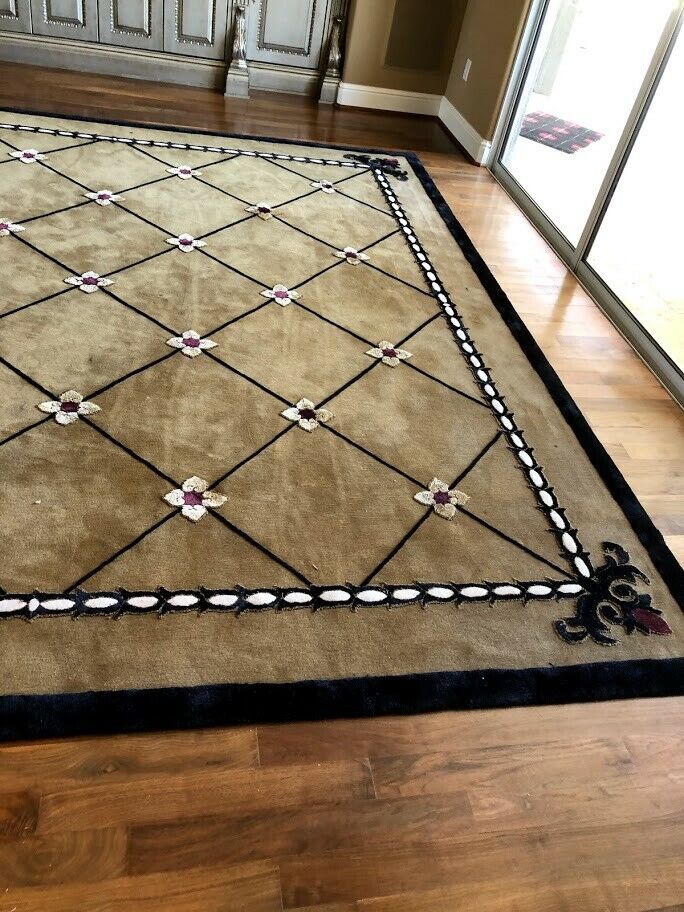 Hand-Knotted Stark Rug in Wool and Silk flowers