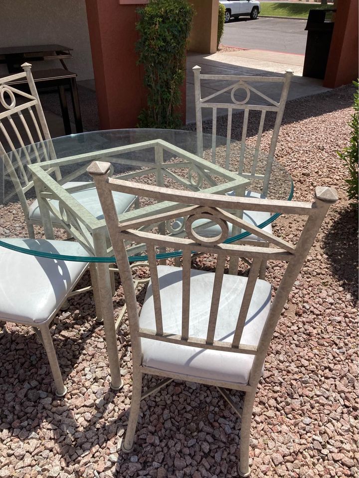 Round Indoor Outdoor Table with 4 Chairs chairs