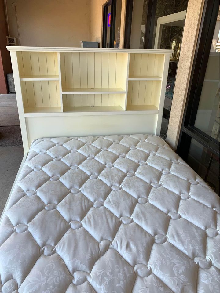 Twin Bed with Bookcase Headboard shelves