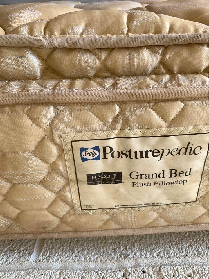 King Size Mattress and Box Spring label