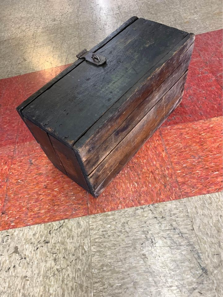 Vintage Primitive Toolbox bottom
