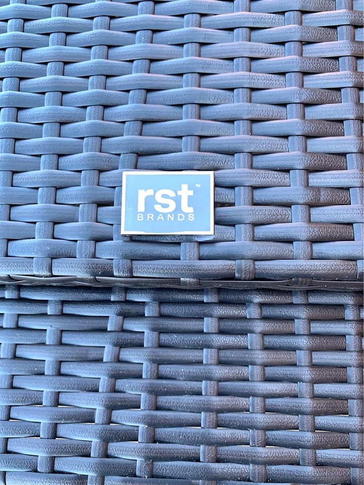 RST Portofino Repose Outdoor Sofa label