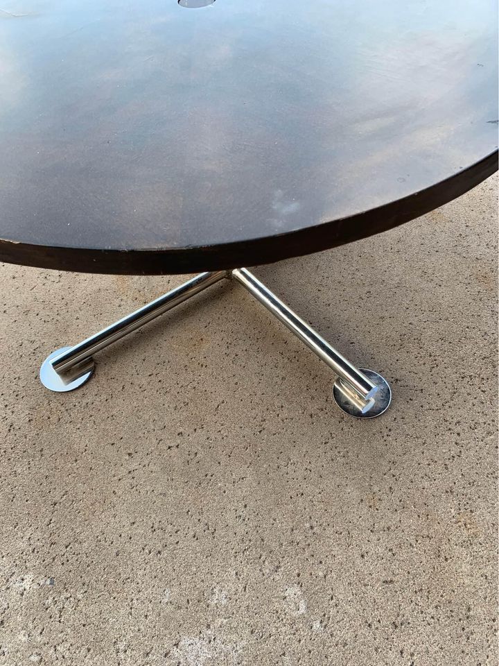 Adjustable Height Round Table top detail