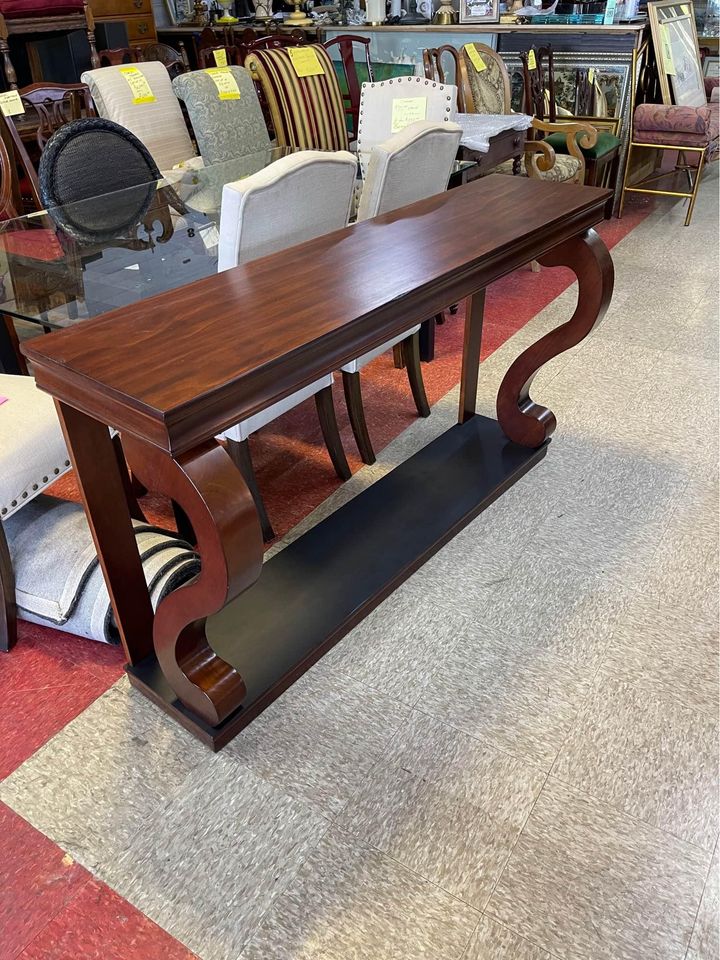 Entry Table with Scroll Legs