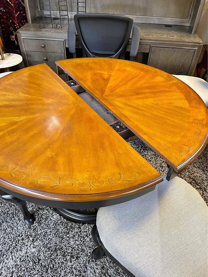 Pedestal Dining Table with Leaf split