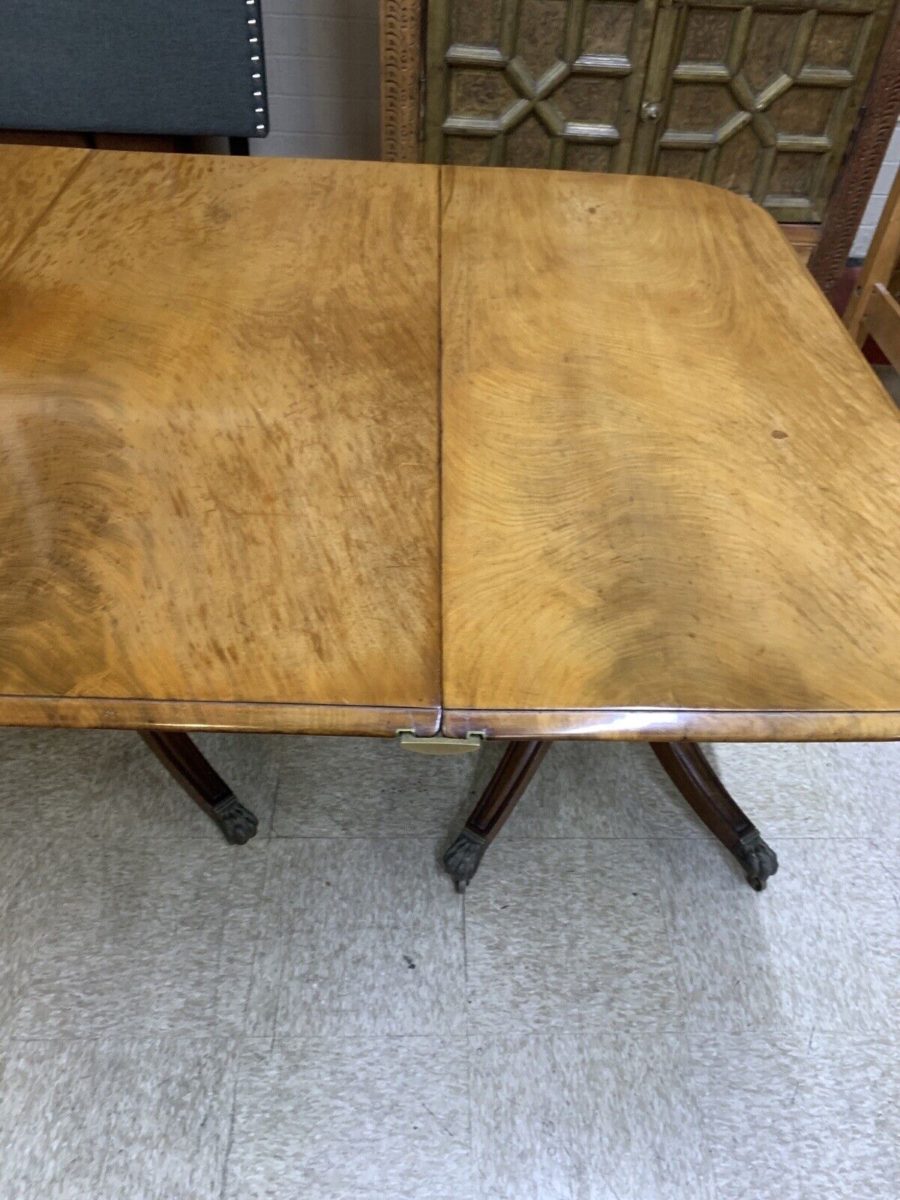 Antique Mahogany Triple Pedestal Dining Table end
