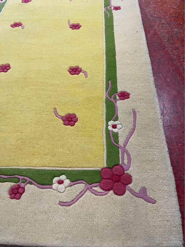 Kids Rug with Pink Flowers detail