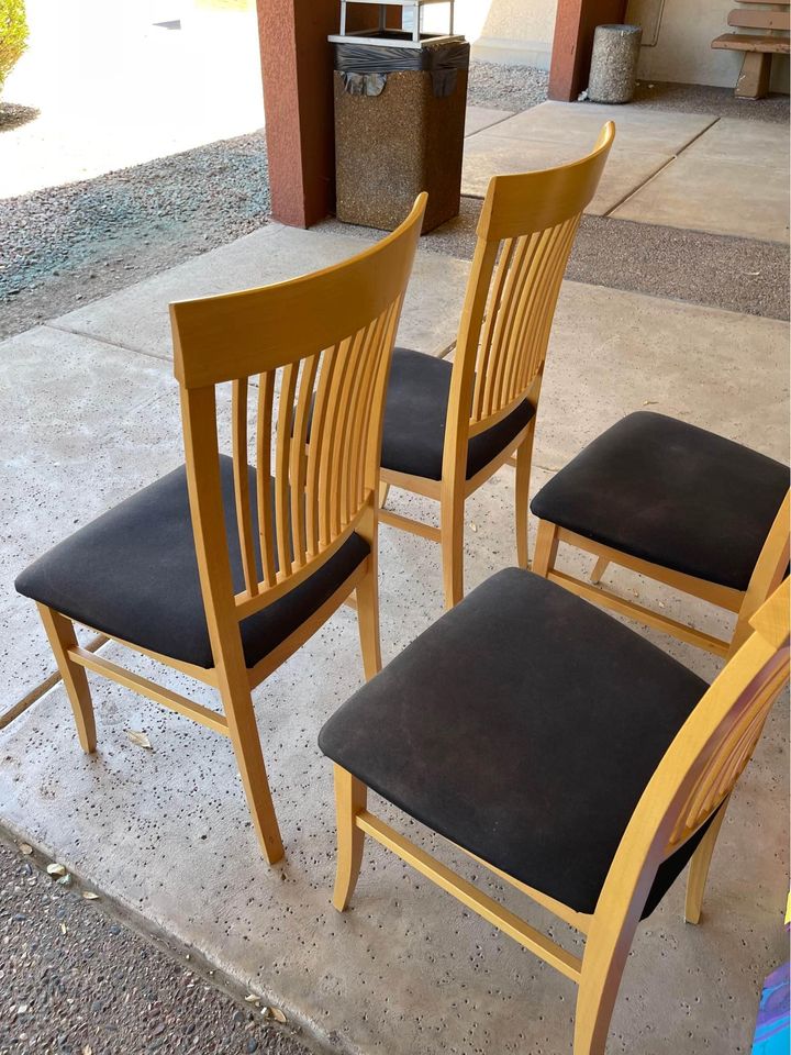 Set of 4 Modern Chairs seats