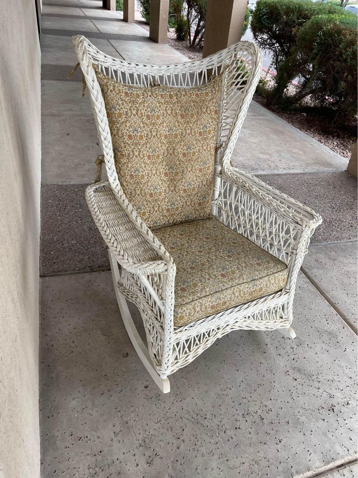 White discount wicker rocker