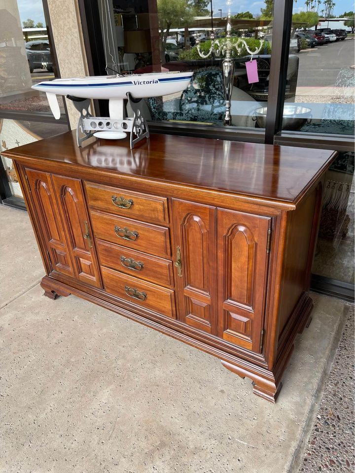 Small Vintage Thomasville Buffet Got Legs Furniture & Décor