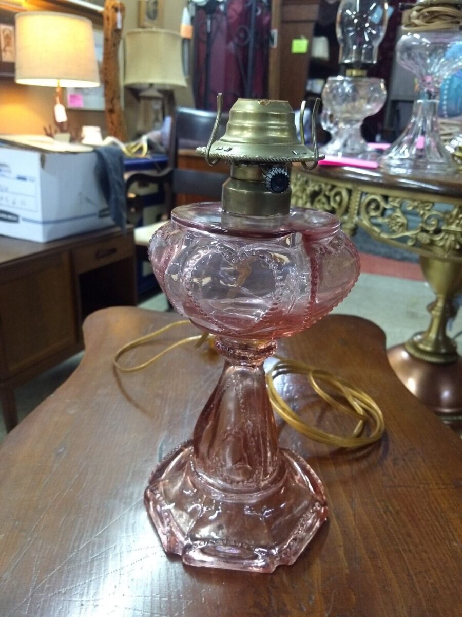 Findley Queen of Hearts Electric Lamp Findley Queen of Hearts Electric Lamp