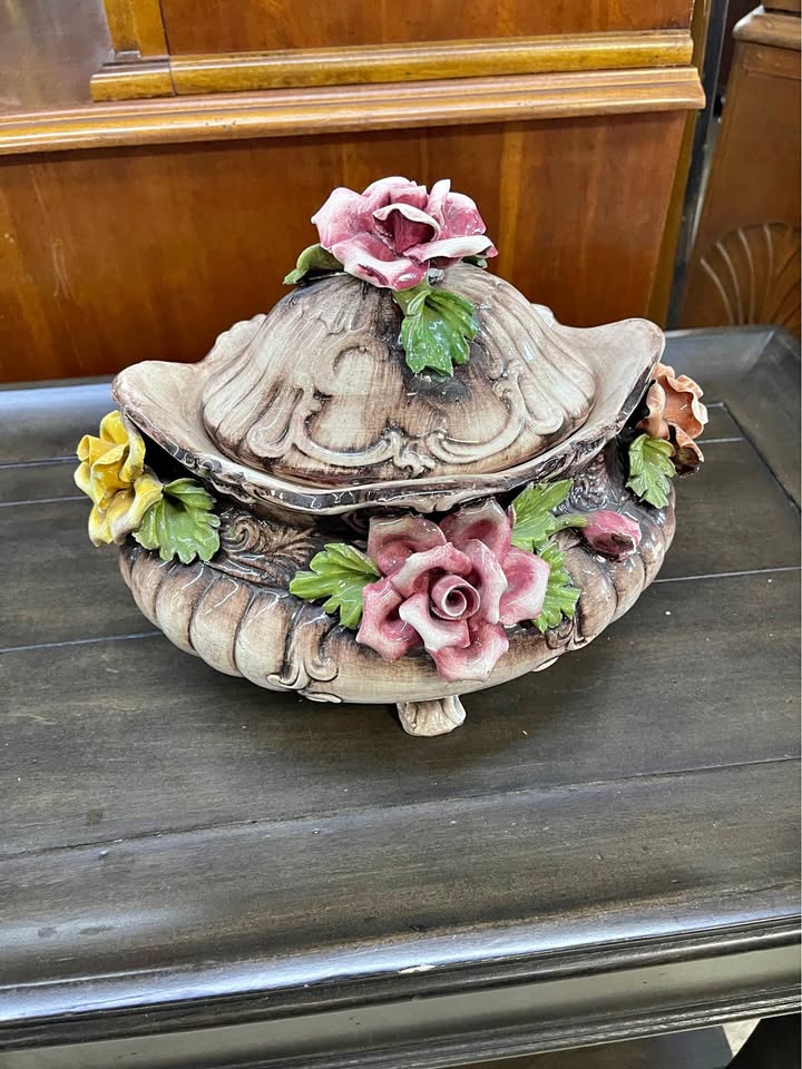 Vintage-Capodimonte-Footed-