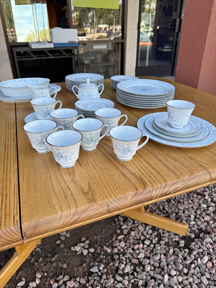 Vintage Noritake Carolyn China Dinner Set - Got Legs Furniture & Décor