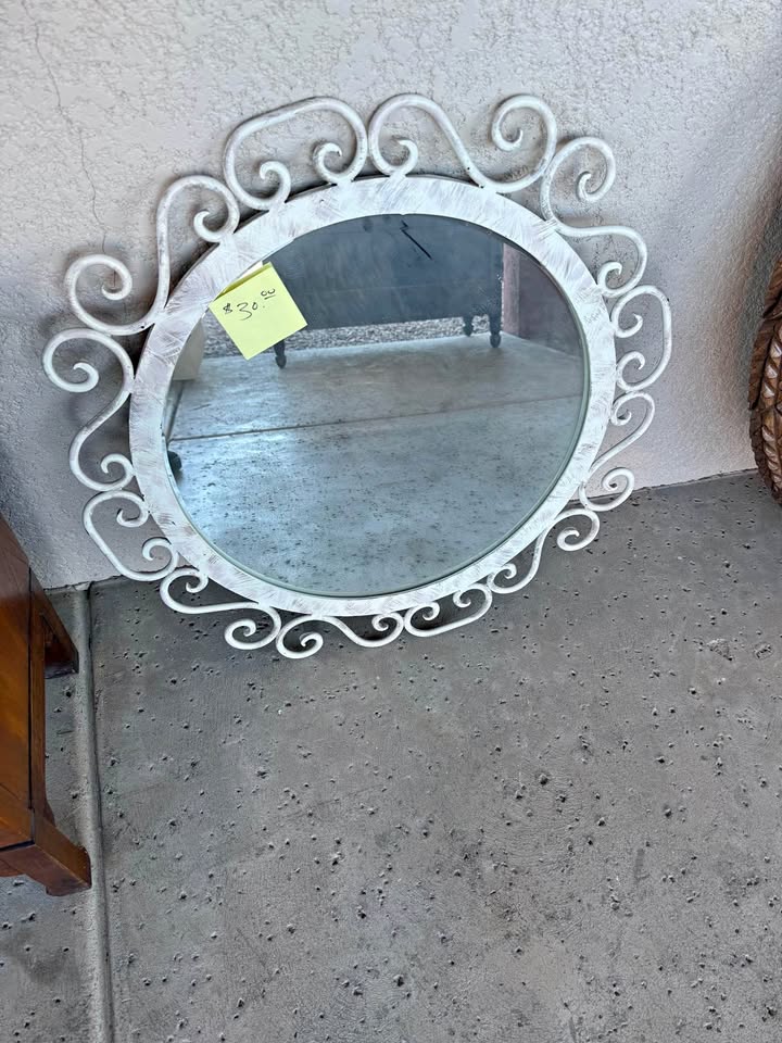 Little white mirror Little White Mirror