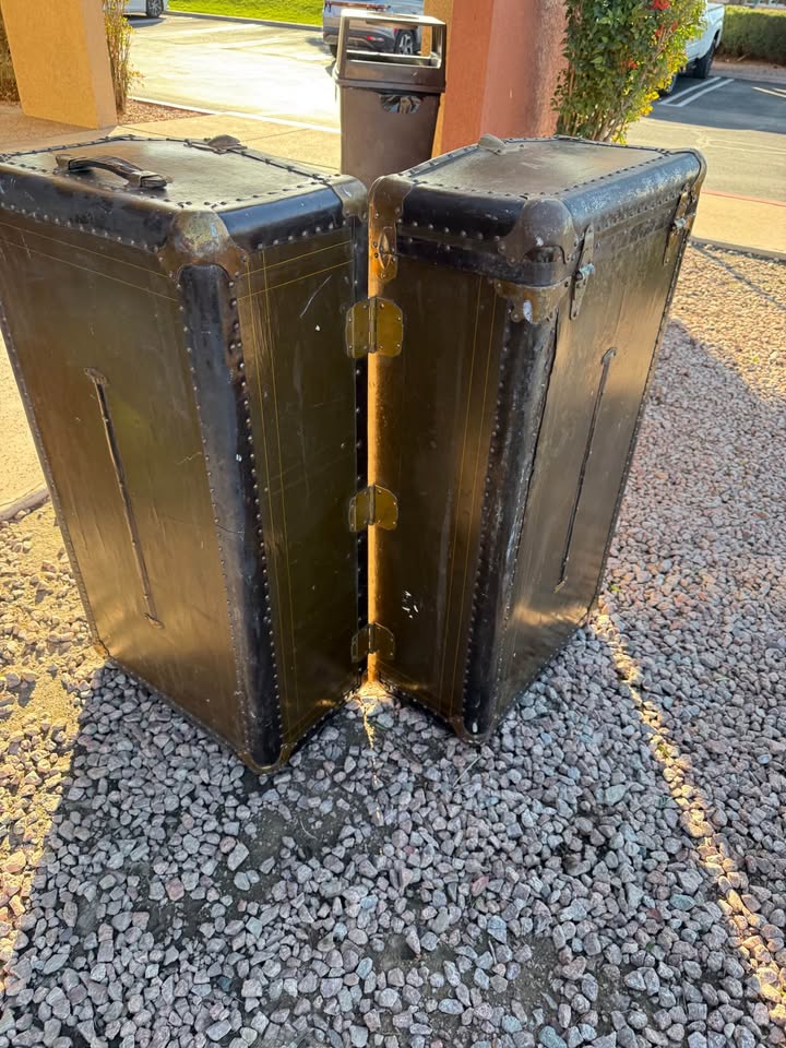 Vintage Steamer Trunk hinge Vintage (Military?) Steamer Trunk