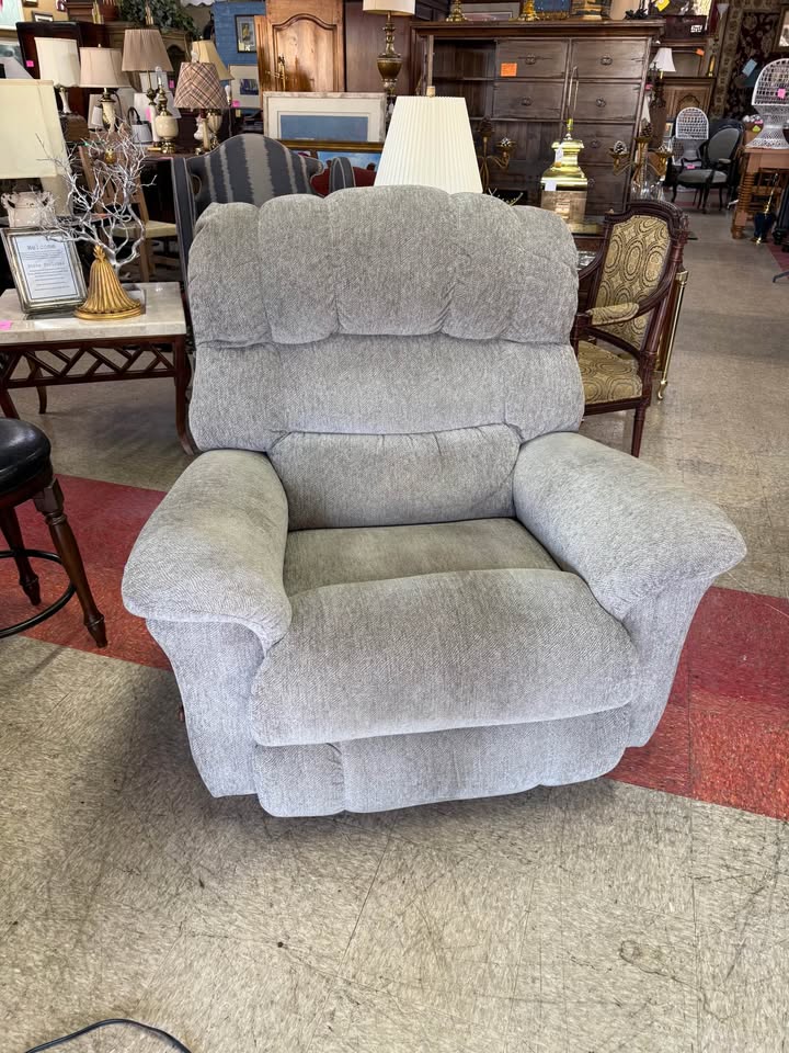 Oversized La-Z-Boy Recliner front Oversized La-Z-Boy Recliner