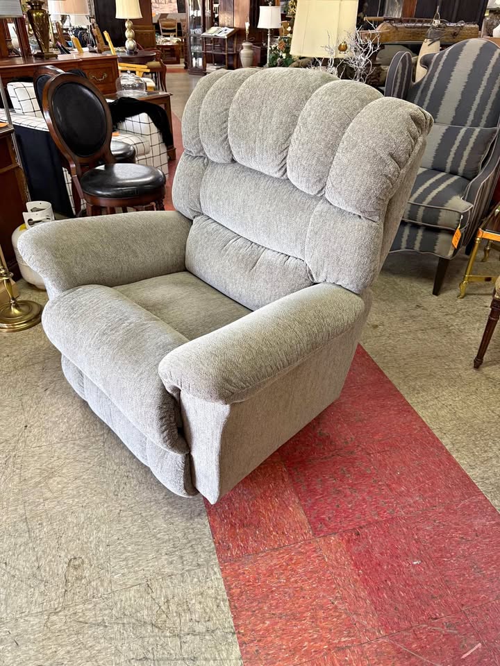 Oversized La-Z-Boy Recliner Oversized La-Z-Boy Recliner