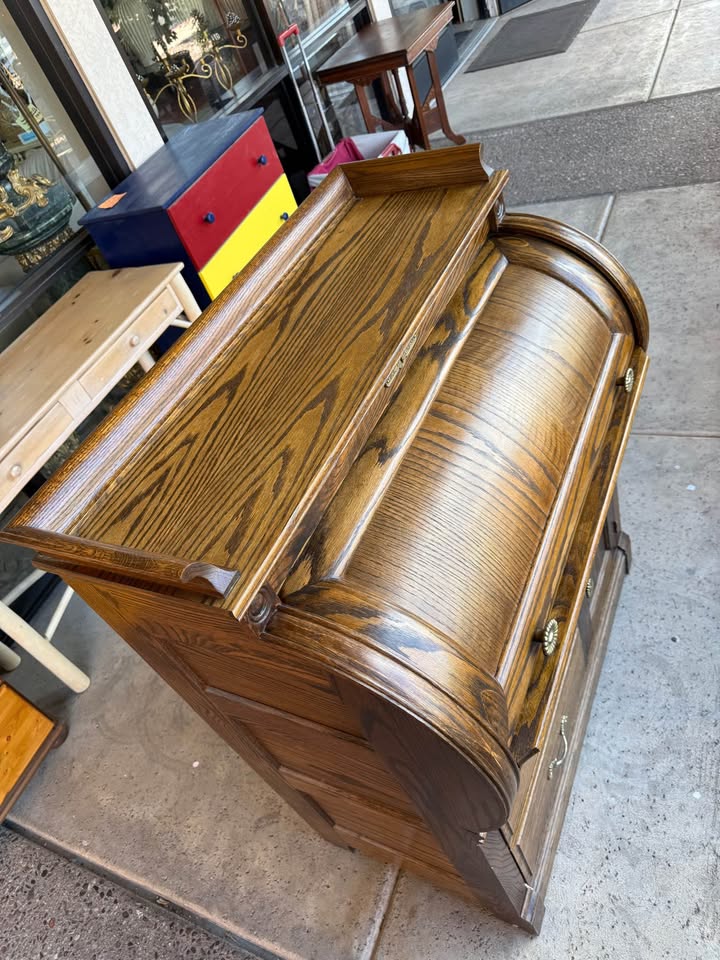 Barrel Type Oak Roll Top Desk top Barrel Type Oak Roll Top Desk