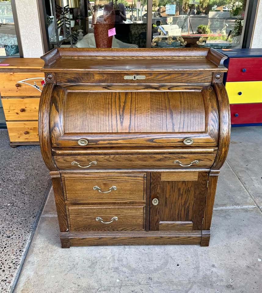Barrel Type Oak Roll Top Desk Barrel Type Oak Roll Top Desk