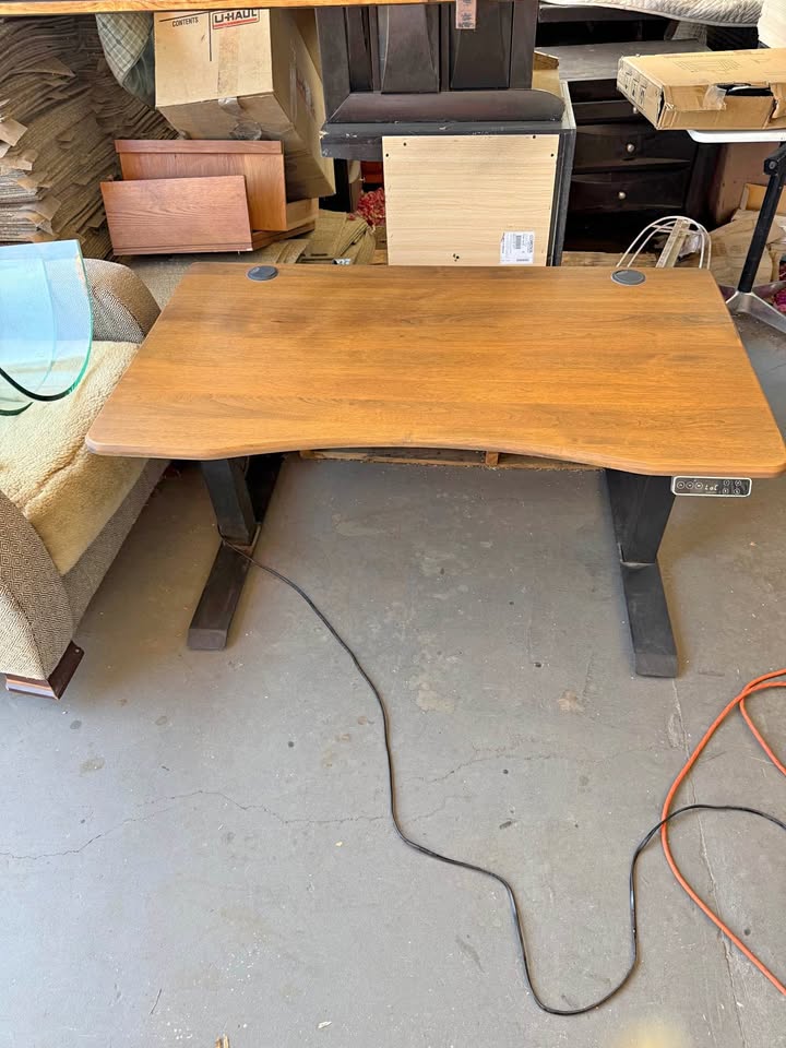 Electric Adjustable Height Desk